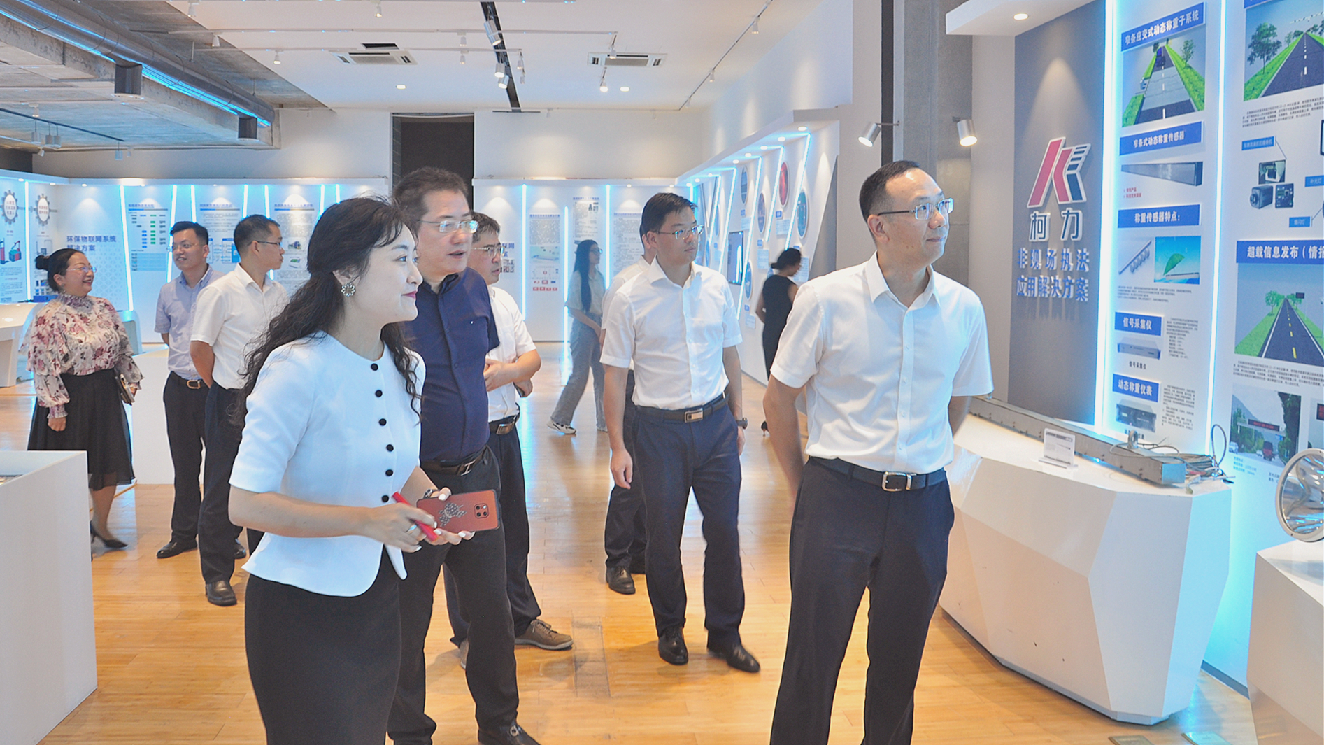 宁波市江北区委副书记、代区长许会祥一行莅临柯力传感考察调研