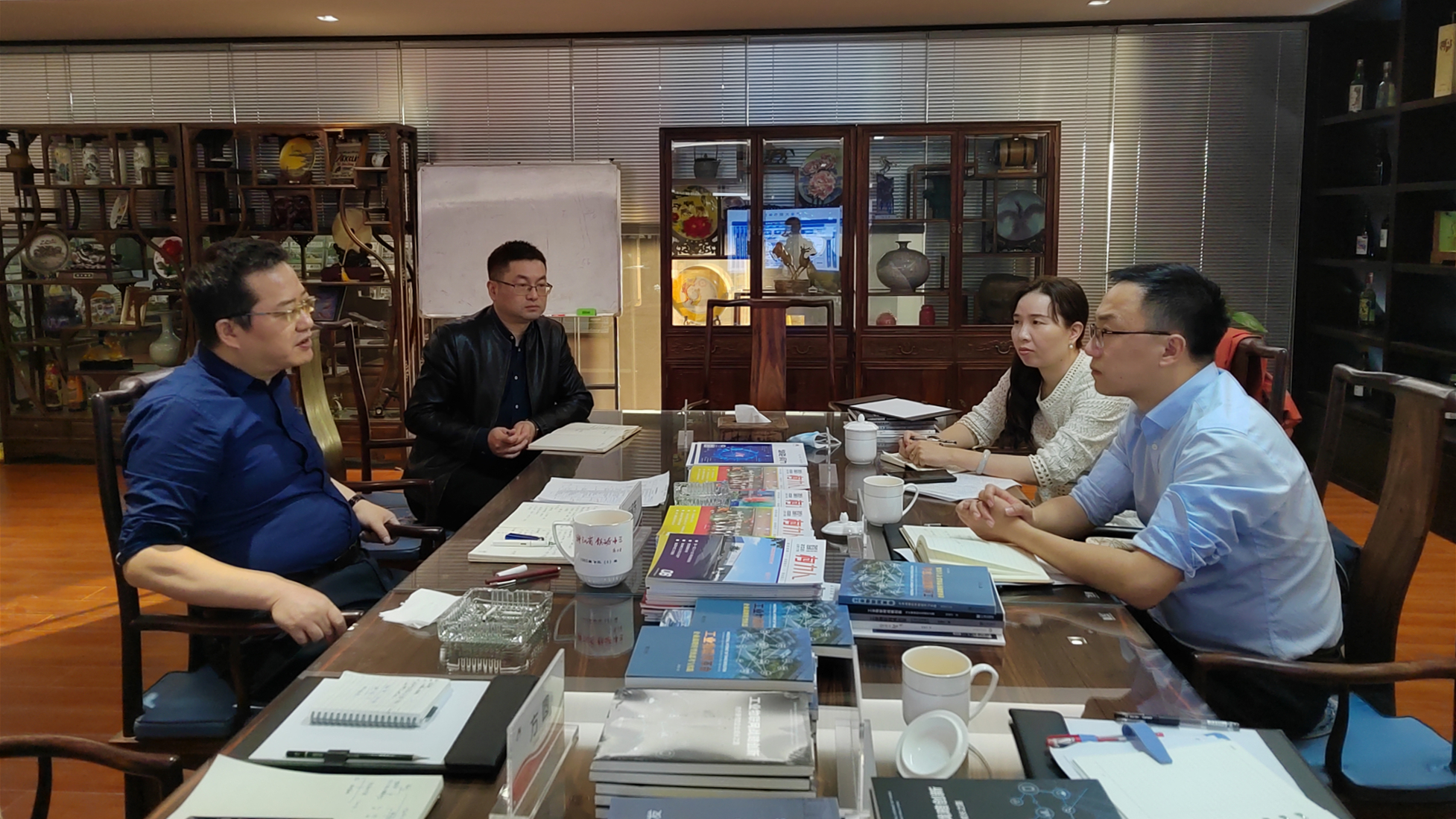 宁波市经济和信息化局副局长、宁波市数字经济局局长王懿栋一行赴柯力传感调研