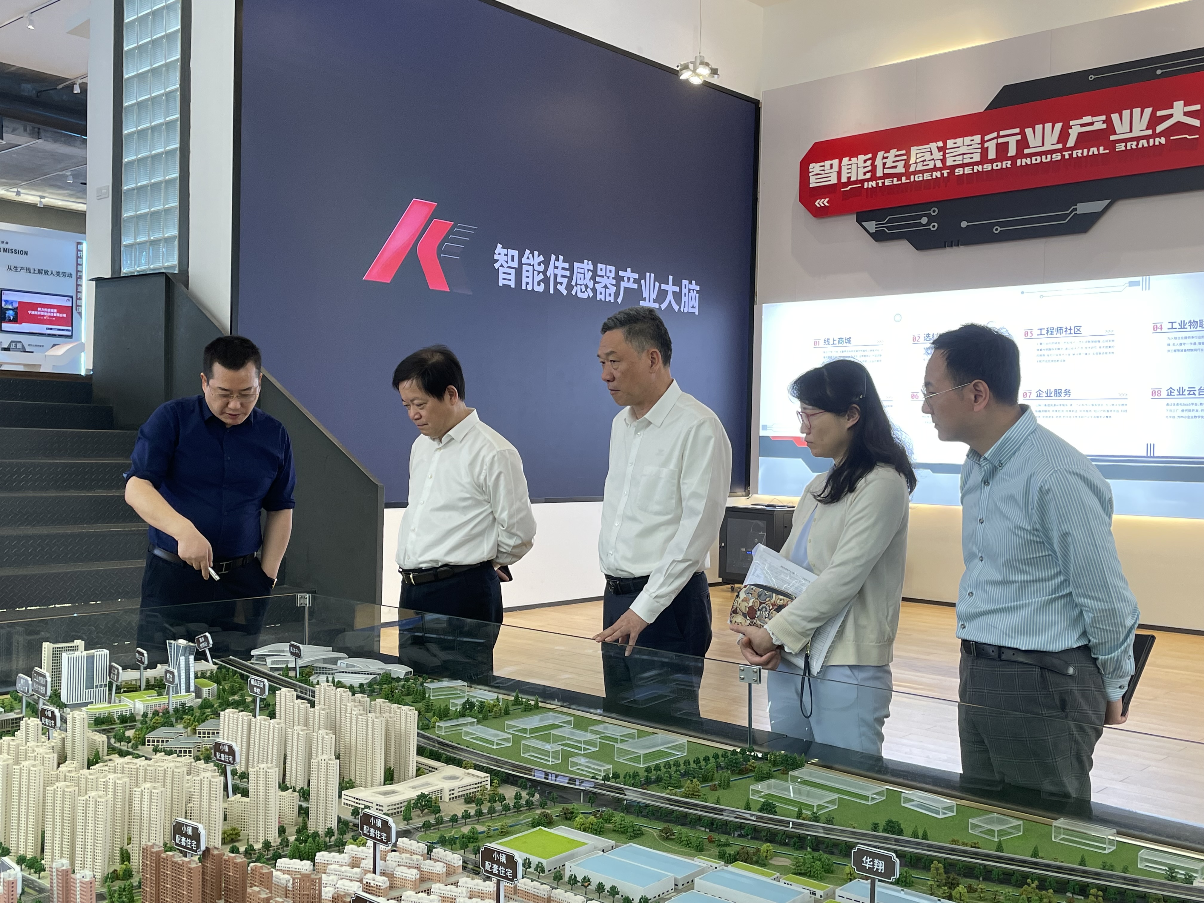 宁波市政协党组副书记、副主席陈仲朝一行莅临柯力传感考察调研