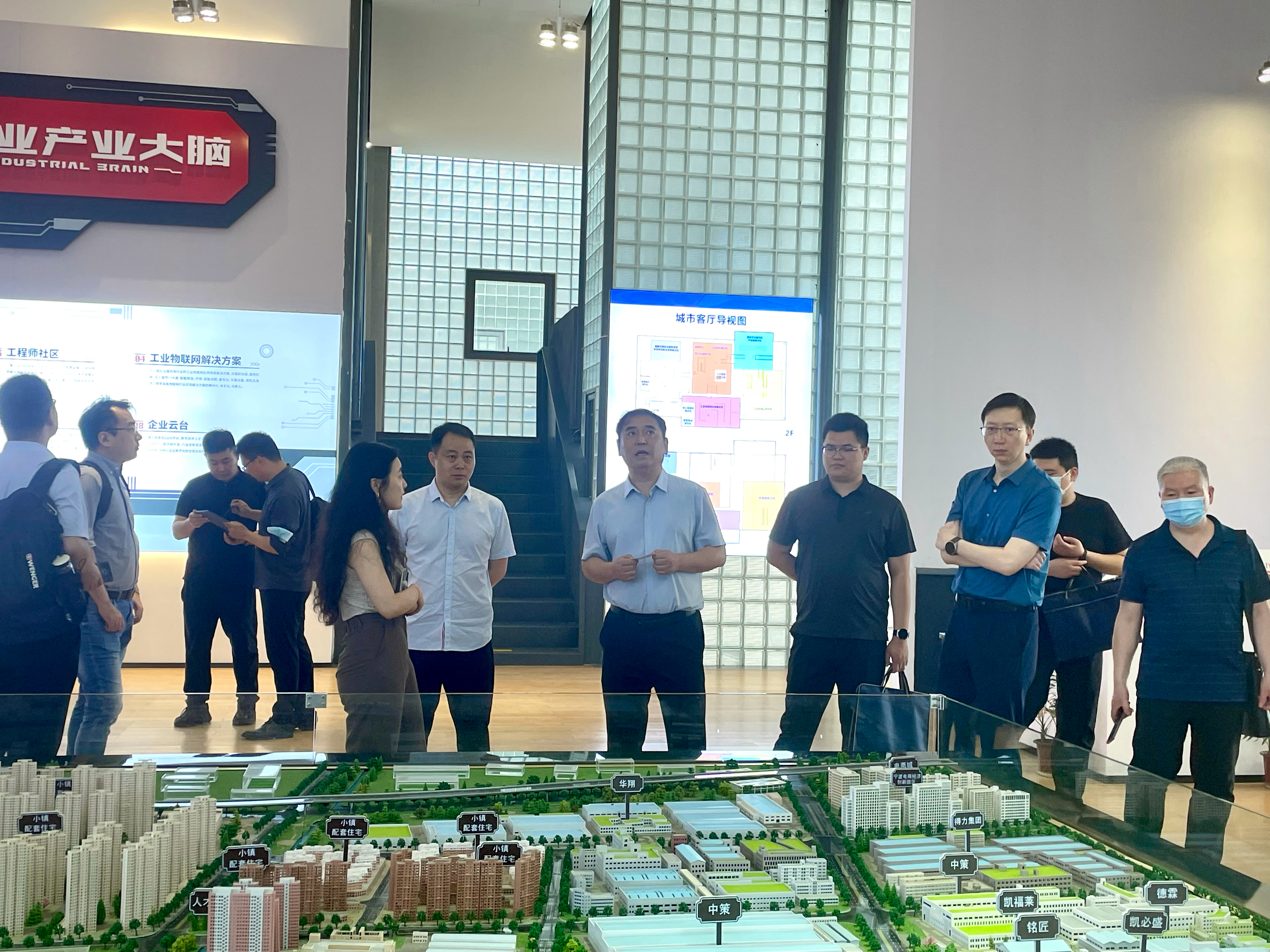 郑州市工信局党组成员、副局长曹永涛一行莅临柯力传感考察调研
